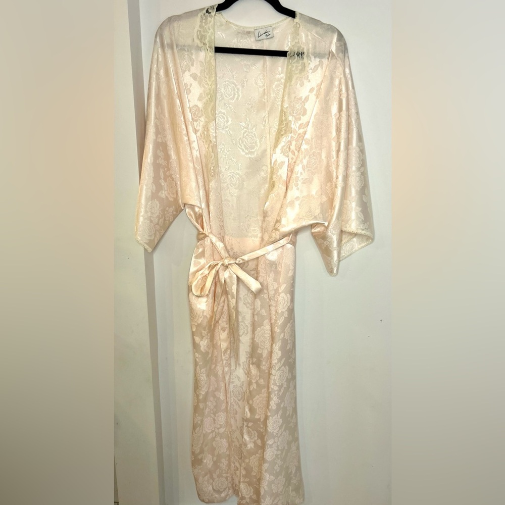 Linda Bis vintage luxurious floral robe with rose and lace detailing